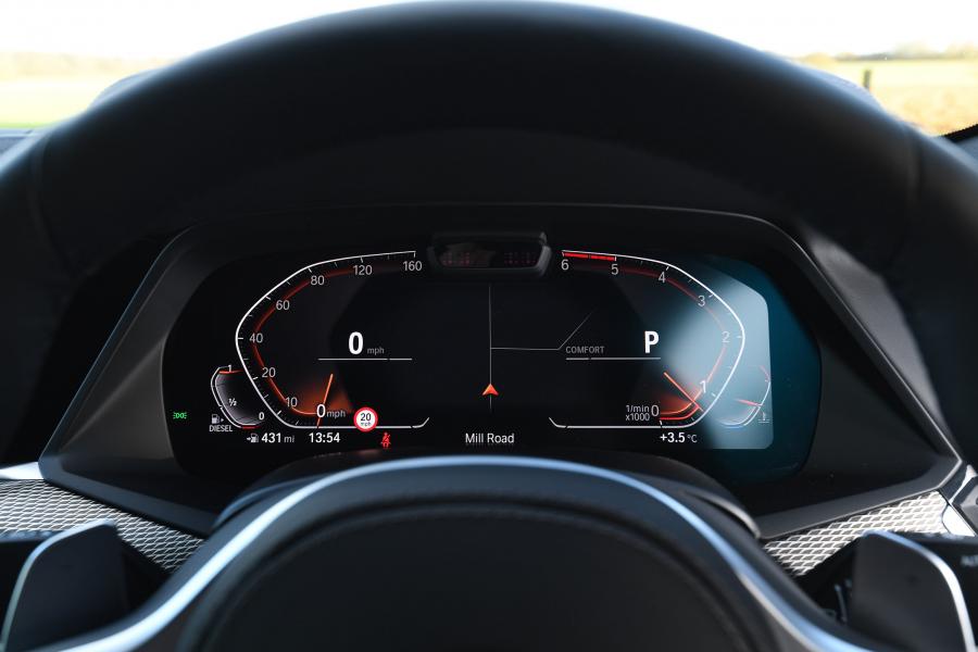 Панель приборов BMW X6 xDrive30d M Sport (G06) 2019 года  (UK) (фото 10 из 16)